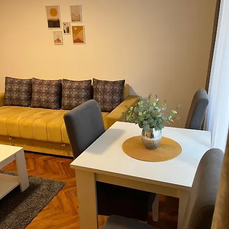 Apartment Apartman Mijailovic 3 *